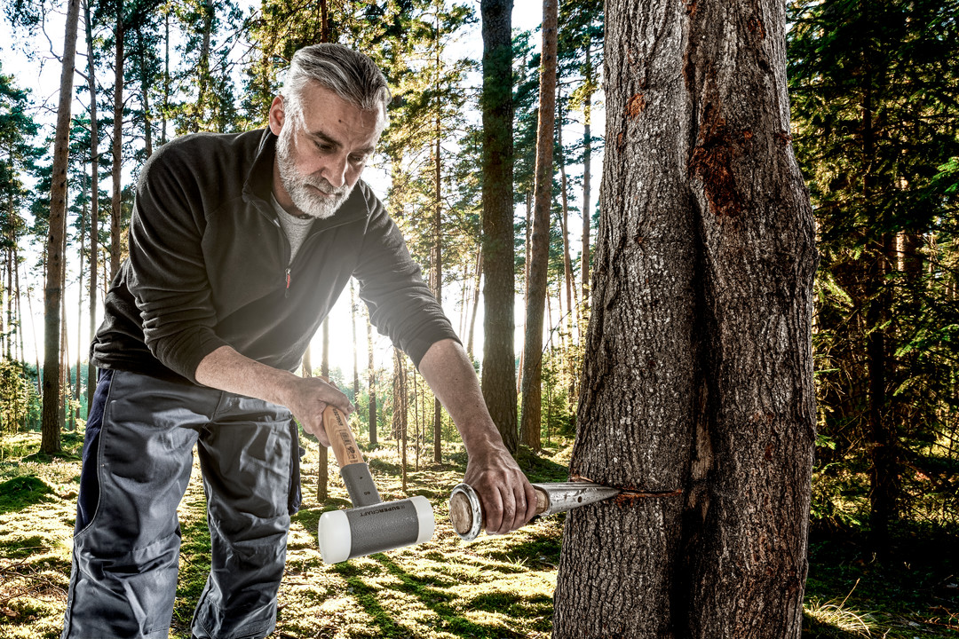Młotek SUPERCRAFT z miękkim obuchem, z tłumiącym drgania, ergonomicznie ukształtowanym i lakierowanym trzonkiem hikorowym | D=80 mm | 3366.080