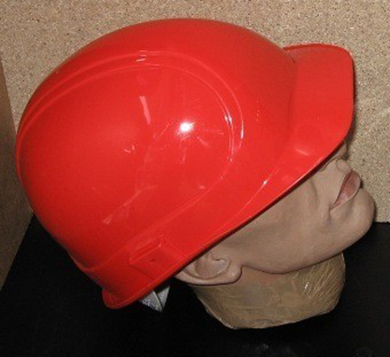 Kask ochronny dla elektryków AUS w kolorze czerwonym 1000 V Kask budowlany do ochrony głowy