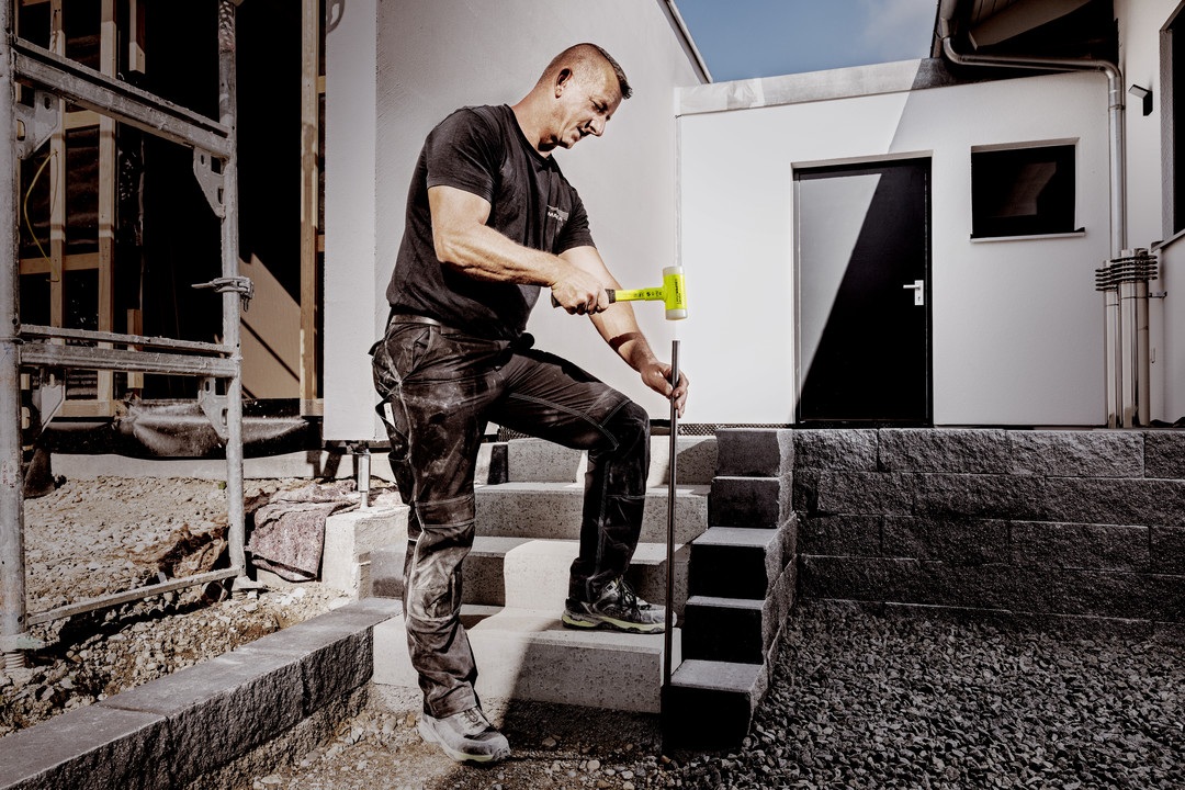 Aktionsbox Bau SUPERCRAFT-Schonhammer D50 mit bruchsicherem Stahlrohrstiel, gelb-fluoreszierend beschichtet und PARAT Hammerhalter | EH 3377s001